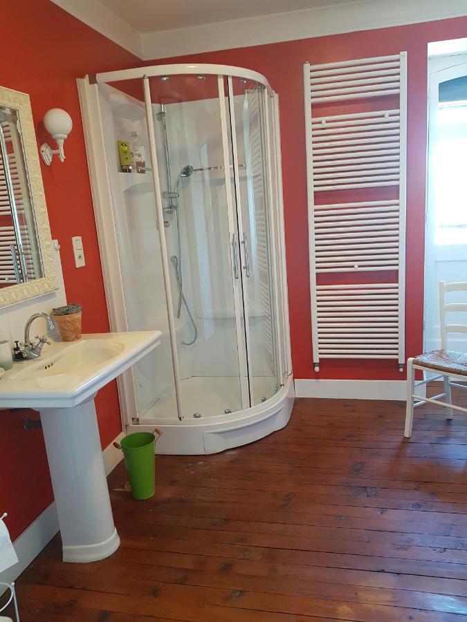Le Bearn Sous Les Toits Bed & Breakfast Nay  Exterior photo