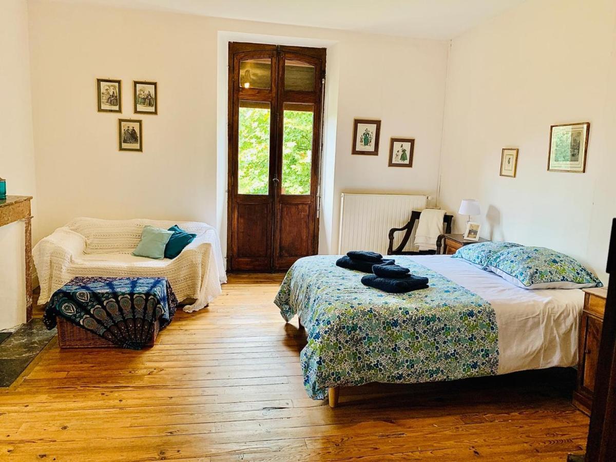 Le Bearn Sous Les Toits Bed & Breakfast Nay  Exterior photo