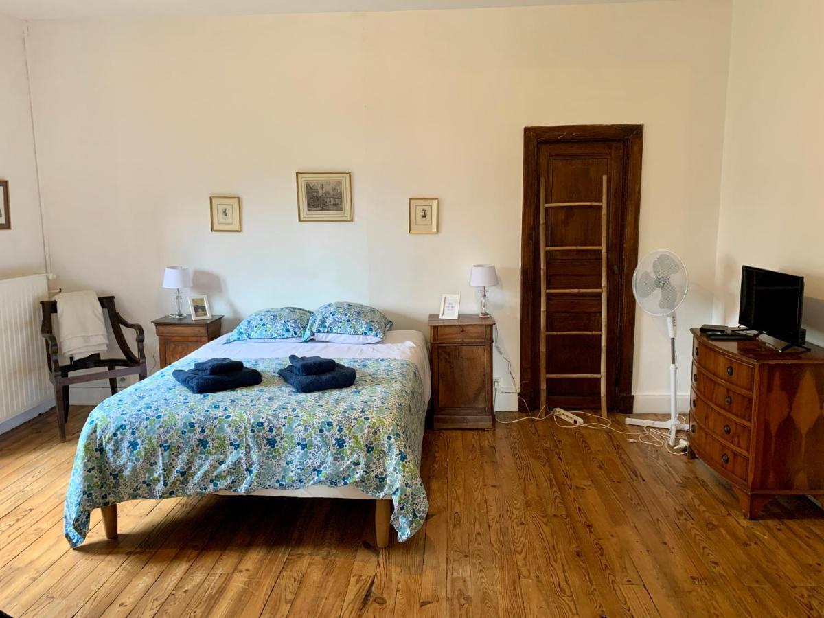 Le Bearn Sous Les Toits Bed & Breakfast Nay  Exterior photo