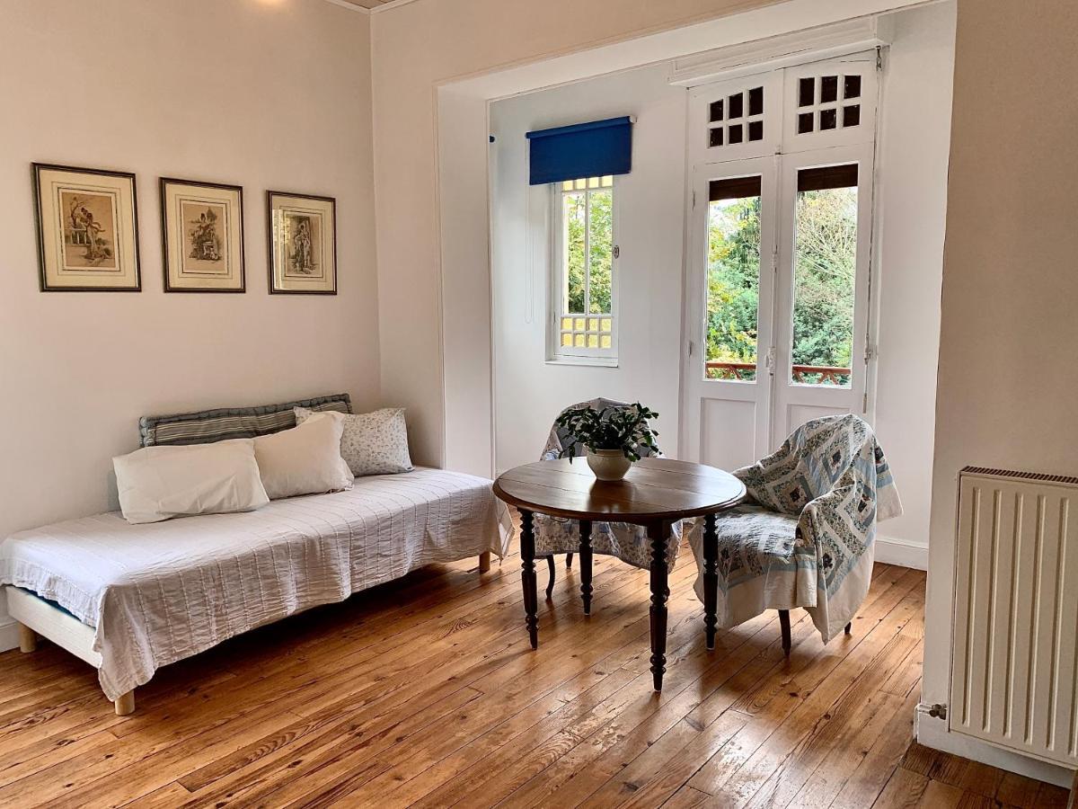 Le Bearn Sous Les Toits Bed & Breakfast Nay  Exterior photo