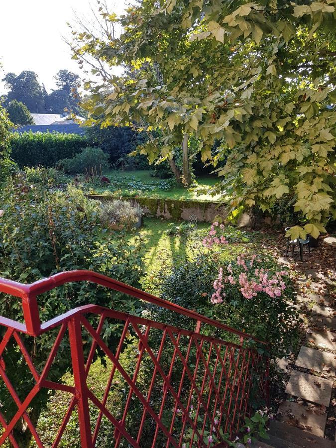 Le Bearn Sous Les Toits Bed & Breakfast Nay  Exterior photo